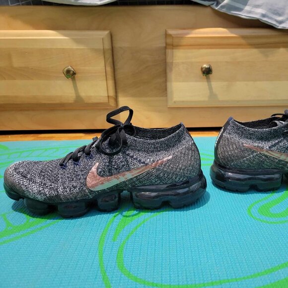 Vapormax Explorer Dark (2017) US Men 8.5 - Picture 1 of 9